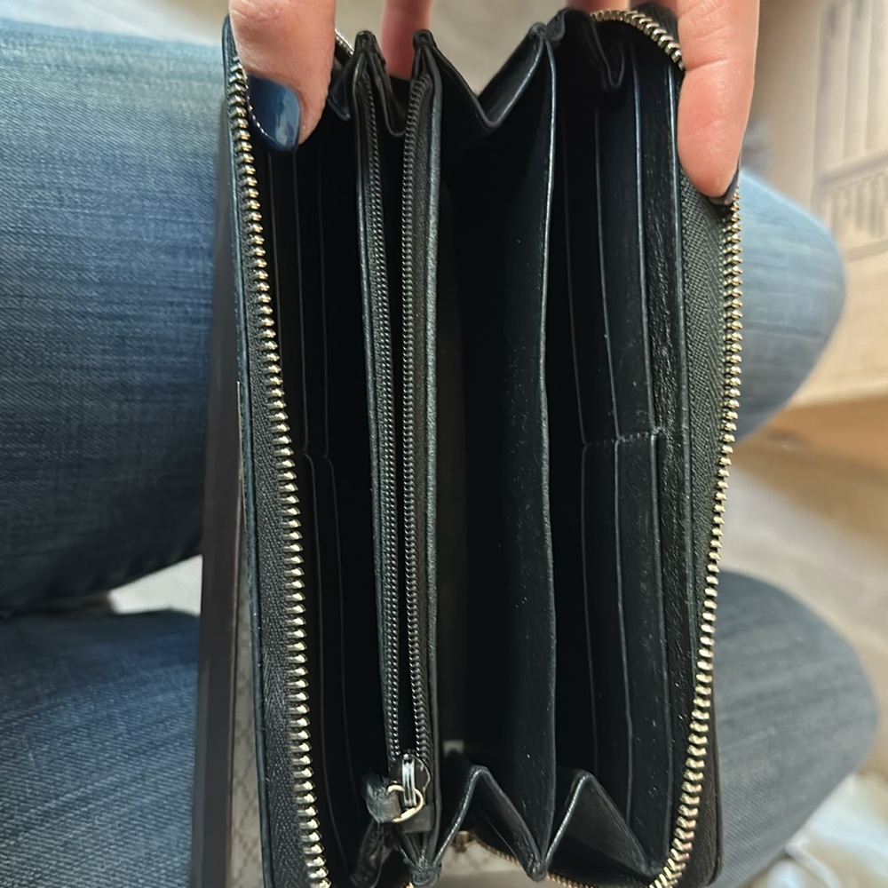 Authentic Gucci Wallet - Picture 3 of 4